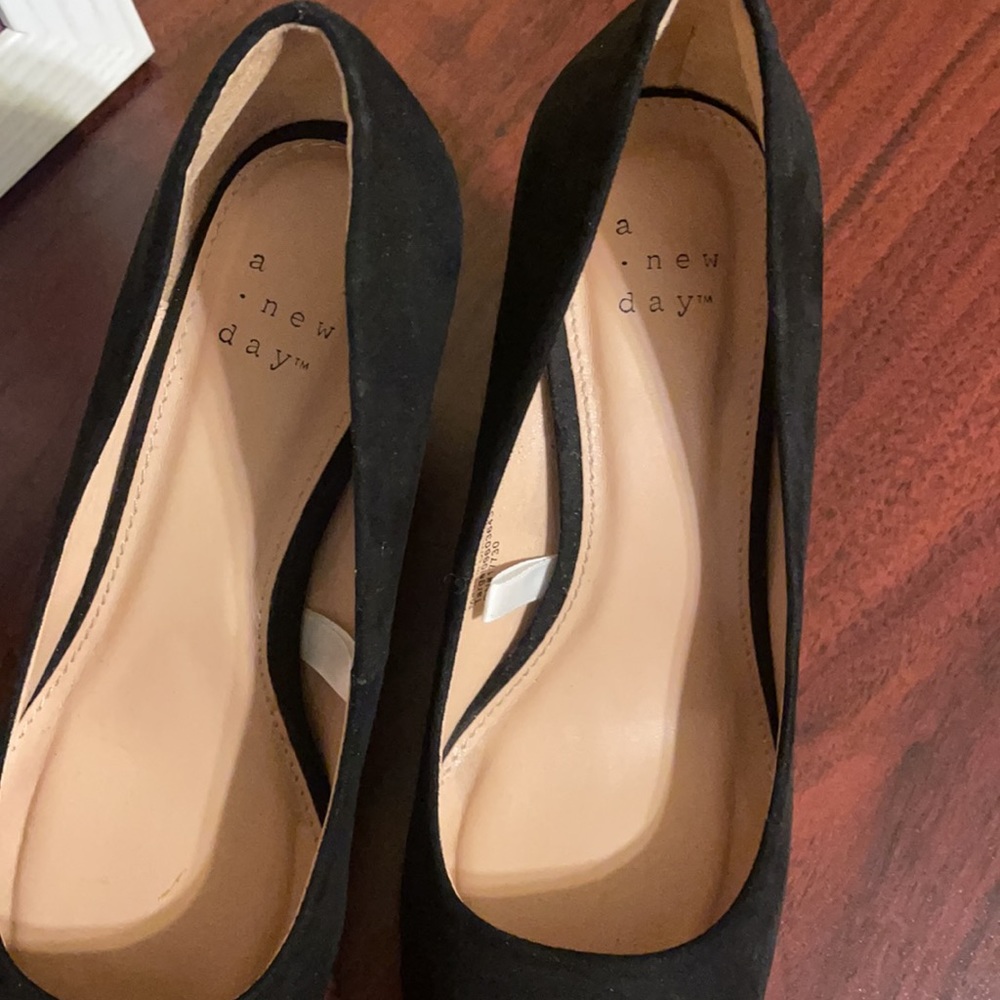 Black Heels (a new day) - Picture 2 of 4